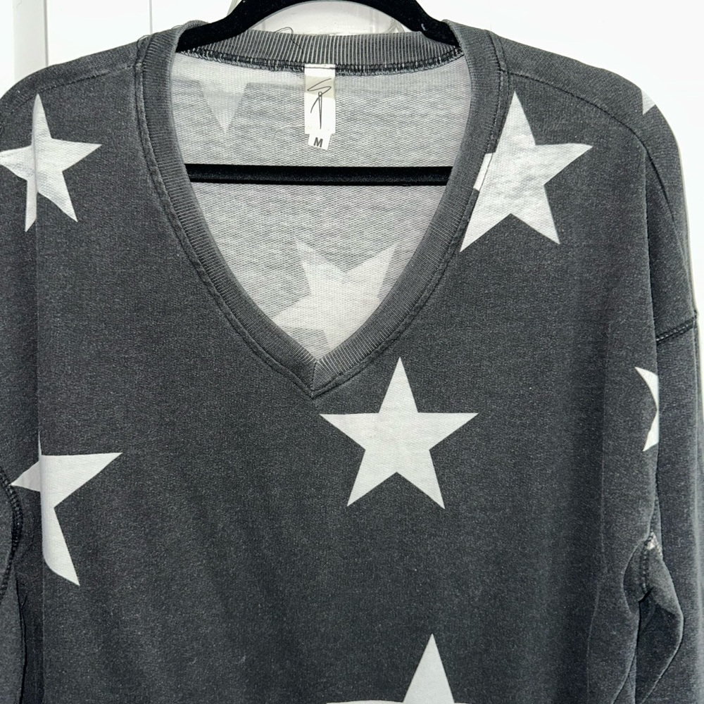Star Patterned V-Neck Sweater - Picture 2 of 3